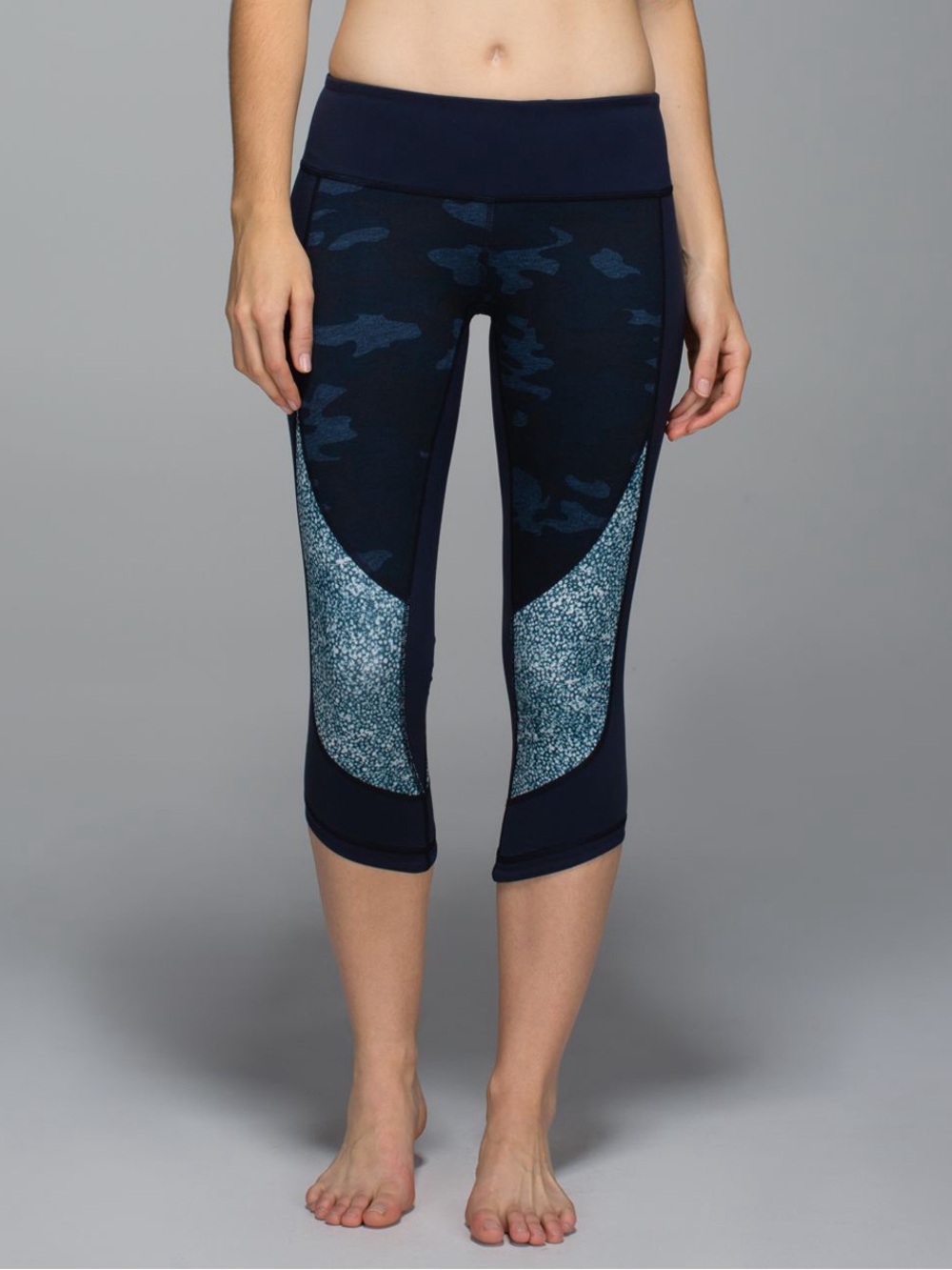 🩶 Lululemon Wunder Under Crop Heathered Texture Lotus Camo Oil Slick Blue Size 4